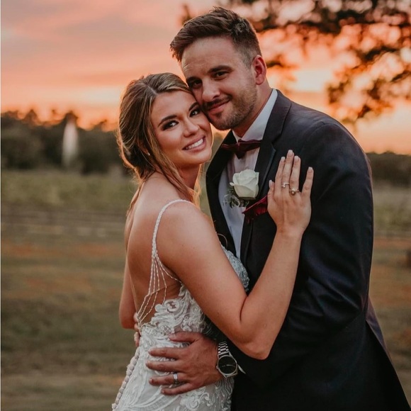 Like this to know when I go live!!!! 🫶🏼 - Picture 3 of 11